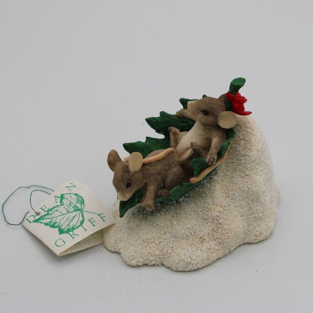 Charming Tails Flying Leaf Saucer Figurine Mouse 87/305 Christmas Sledding Snow